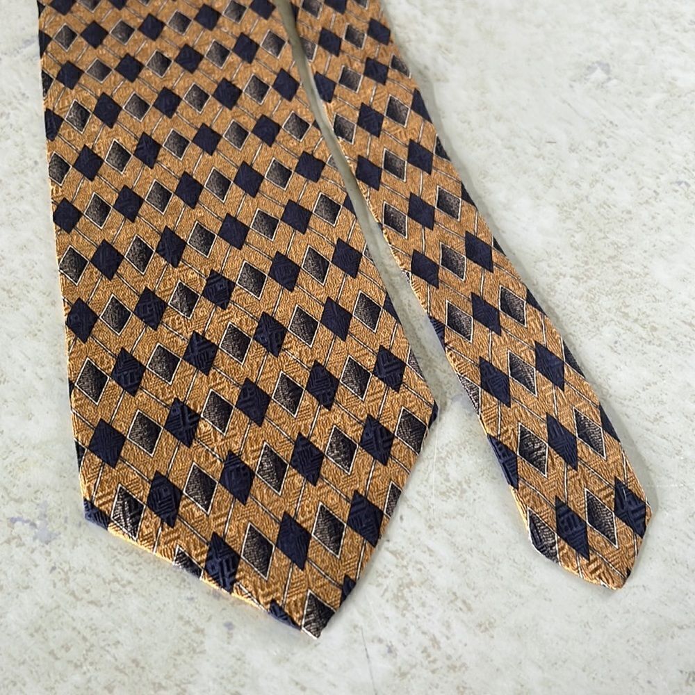 Kenneth Cole Mens Tie New!